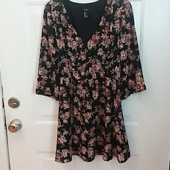 Forever 21 Tops - 3/$20 Floral top perfect for leggings